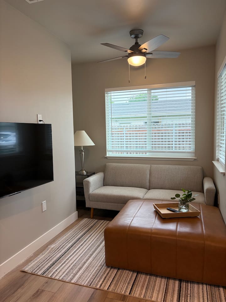 Cozy Roseville Cottage W/ Private Parking - Roseville, CA
