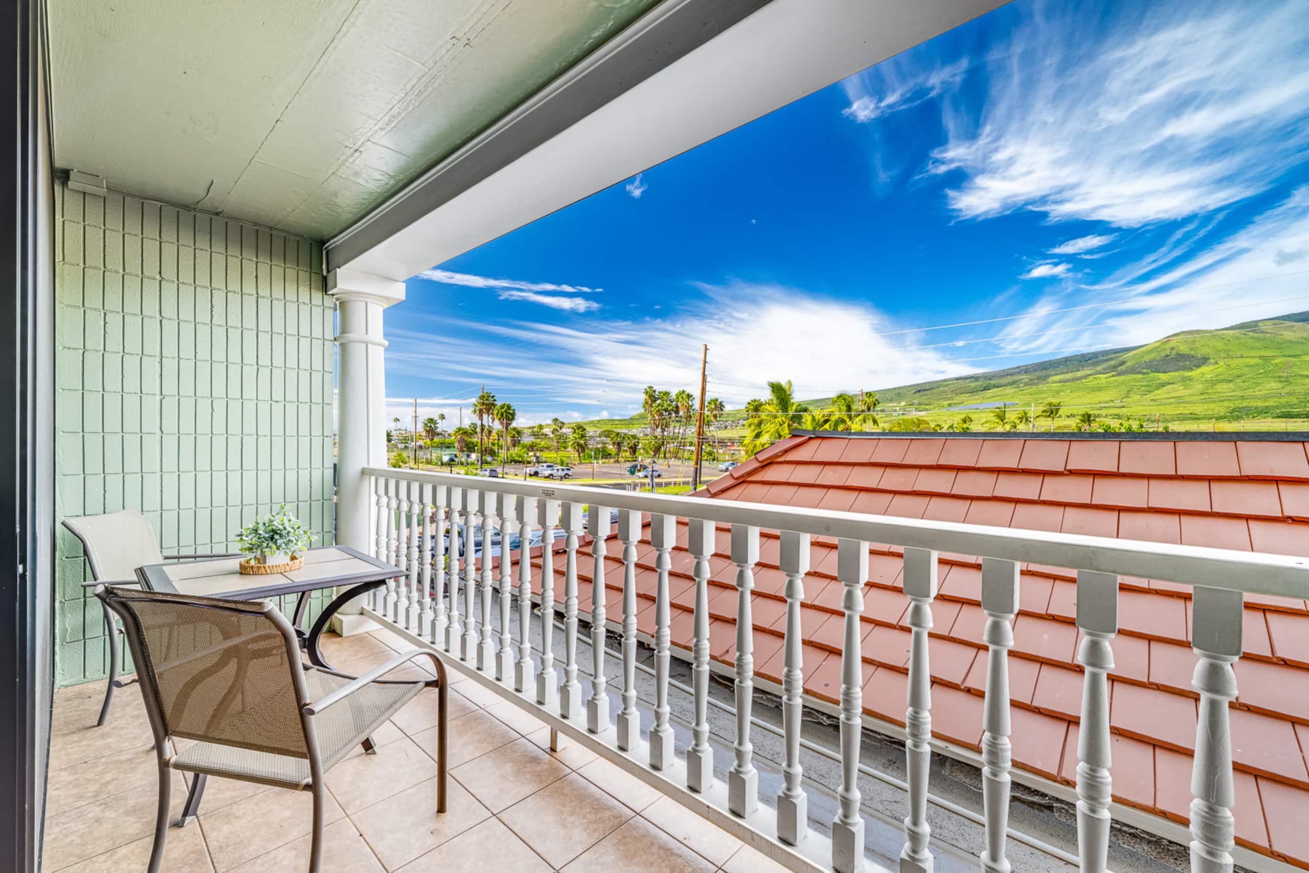 Lahaina Oceanfront Studio | Beach & Pool Access - Image 17