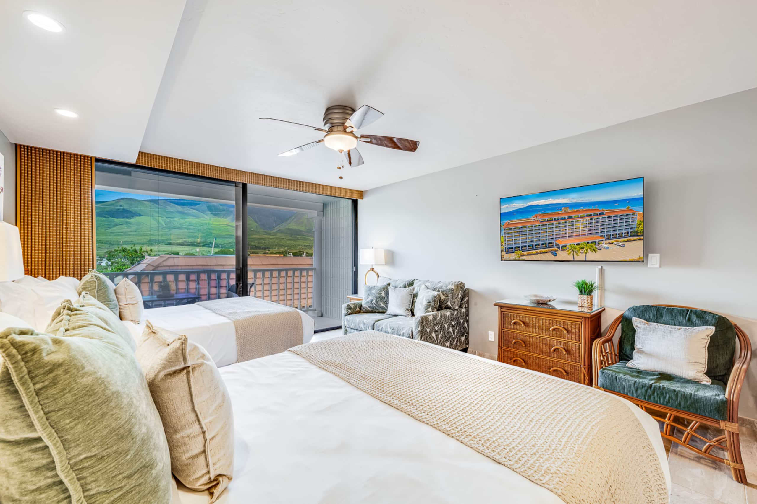 Lahaina Oceanfront Studio | Beach & Pool Access - Image 3