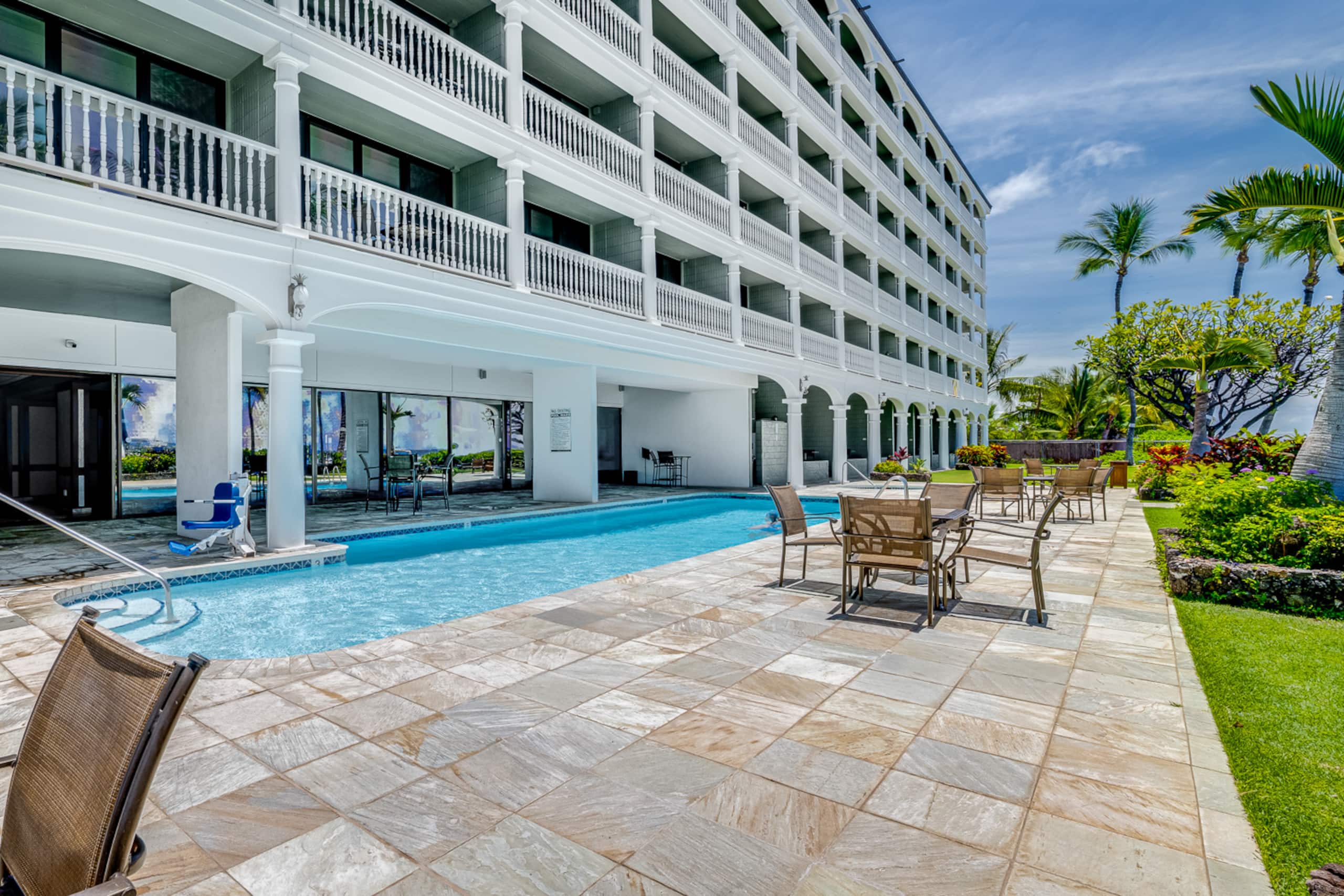 Lahaina Oceanfront Studio | Beach & Pool Access - Image 19