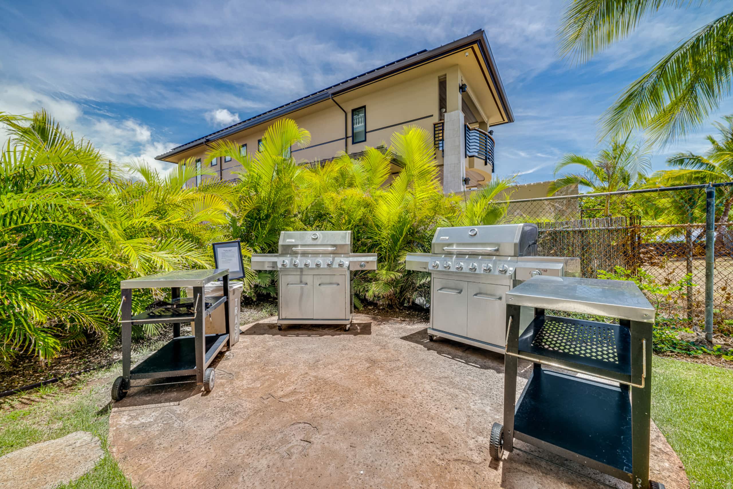 Lahaina Oceanfront Studio | Beach & Pool Access - Image 15