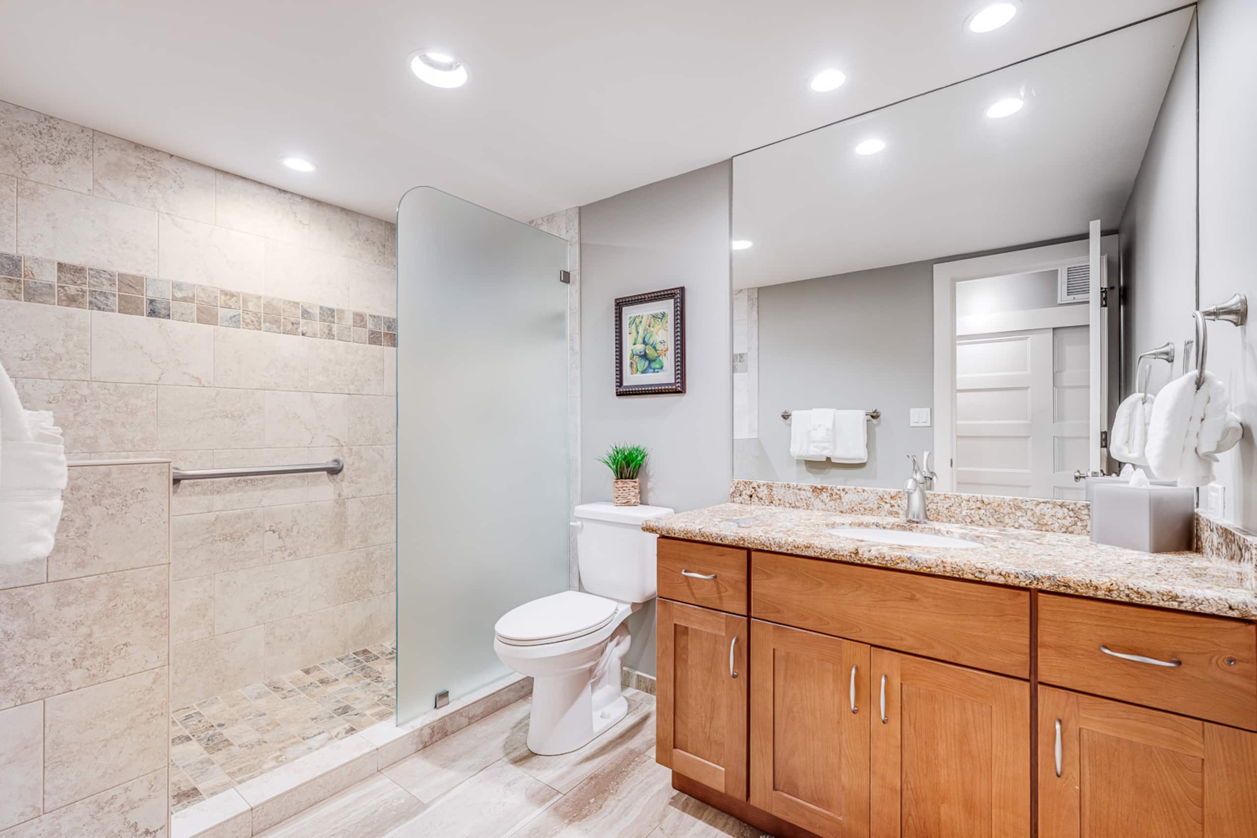 Lahaina Oceanfront Studio | Beach & Pool Access - Image 10