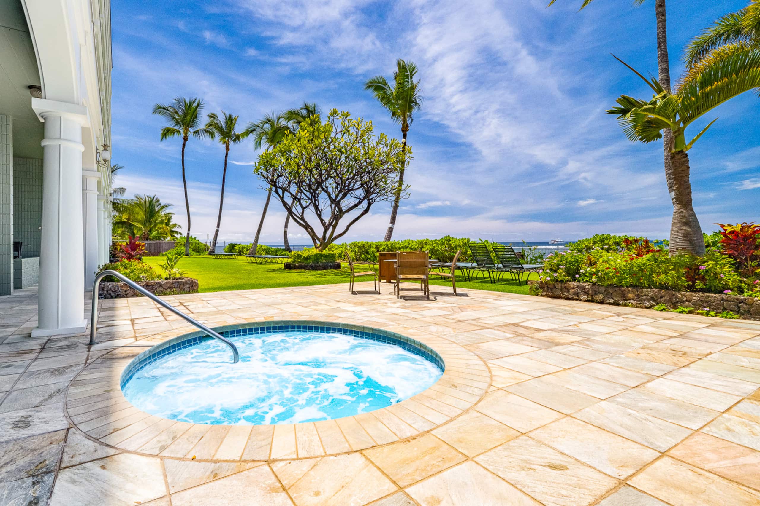 Lahaina Oceanfront Studio | Beach & Pool Access - Image 21