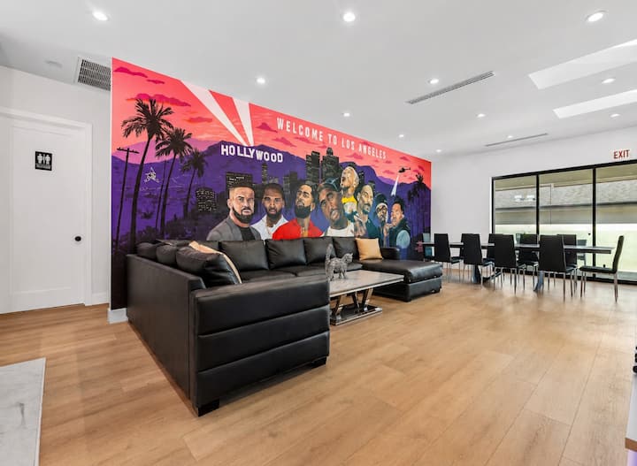 La Icon House | Murals, Kaws Art & Chefs Kitchen - Burbank