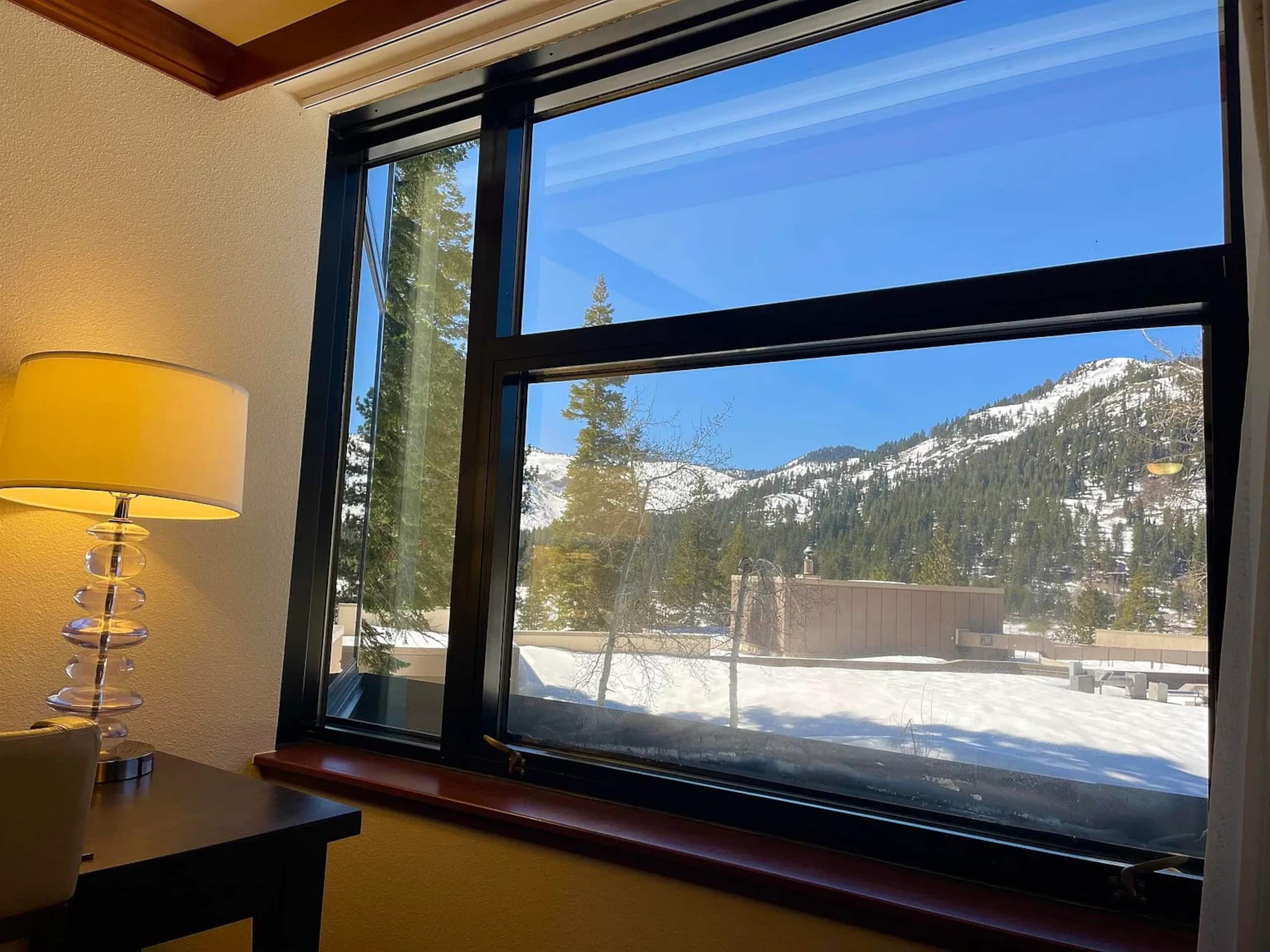 Ski-In/Out Hotel, Pool, Spa & Golf - Photo 11