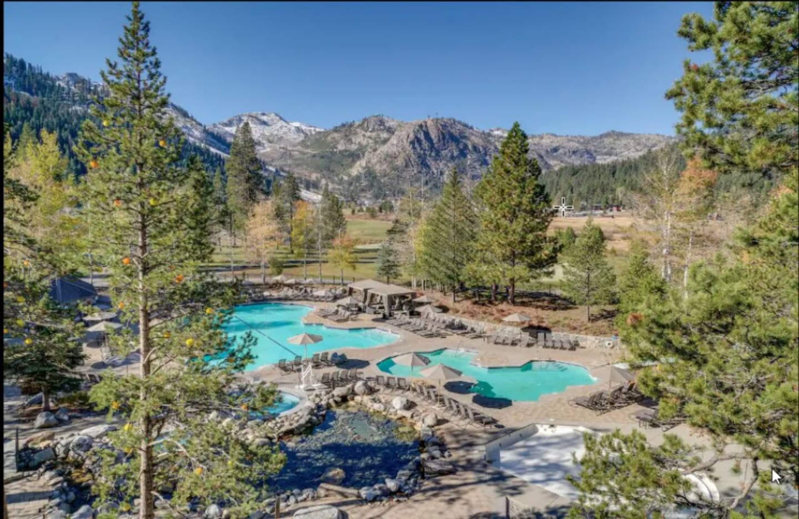 Ski-In/Out Hotel, Pool, Spa & Golf - Photo 27