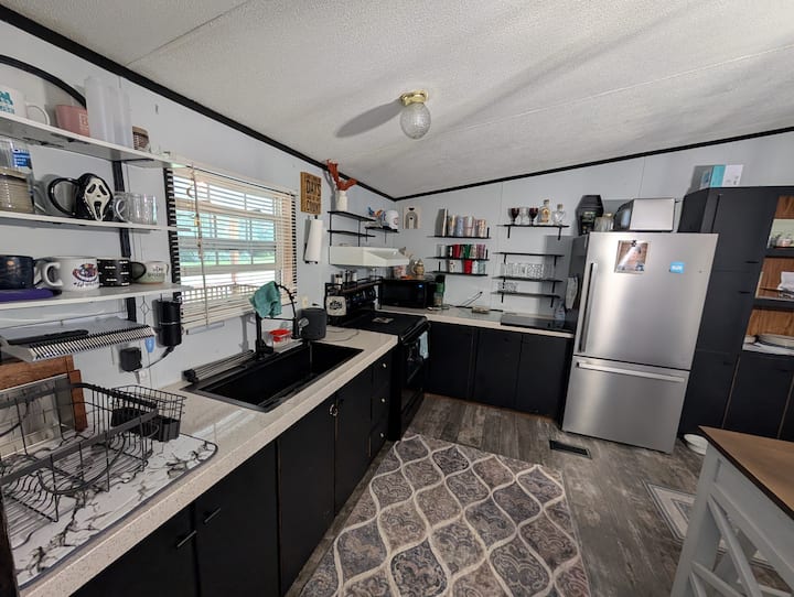 Cute Remodeled 3 Bed 2 Bath, Fire Pit Outside - Ages, KY