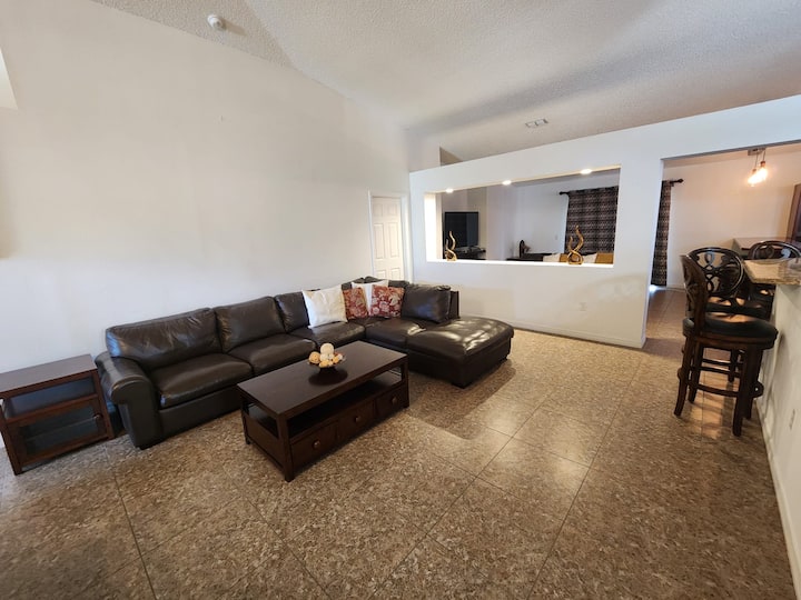 Cozy House With Lounge & Bar Close To The Beach. - Jacksonville, FL