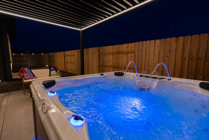 Sedona Views, Sleeps 10 - Hot Tub - Fenced Yard - Cottonwood, AZ