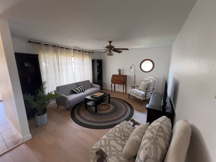 Upscale Vista Retreat | 3 Bedroom | Laundry - Vista, CA