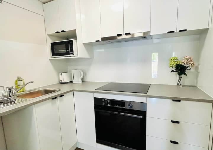 Bright Aircon Room | Clean & Easy Self Check-in - Brisbane