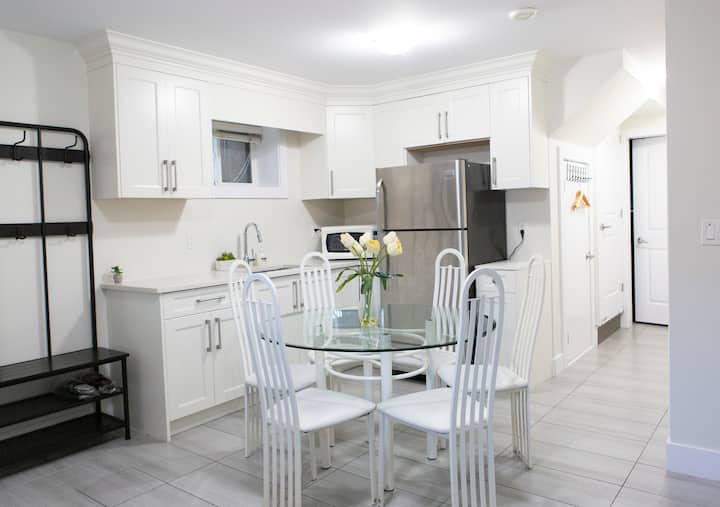 Private 2bed In Central Vancouver! 15 Min To Fifa! - Vancouver