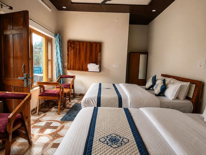 Family Room With Private Balcony - A.d.b. - Chakrata