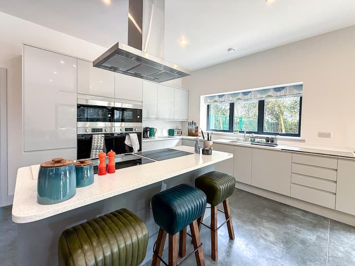 4 Bed In Acton (Oc-k40259) - Stanstead