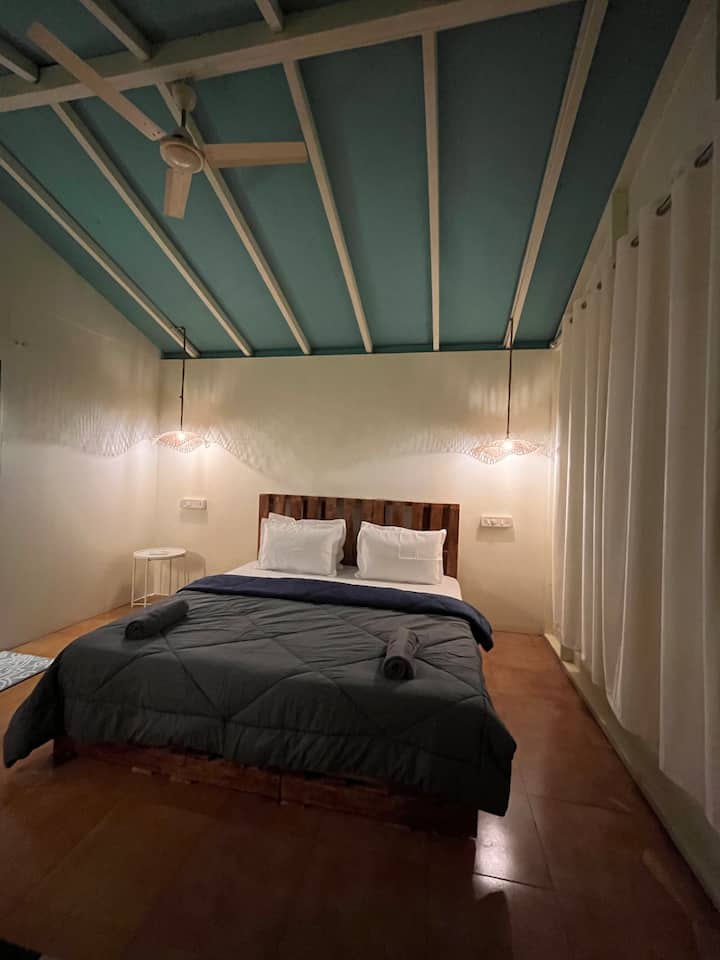 Bedroom 1 image 2