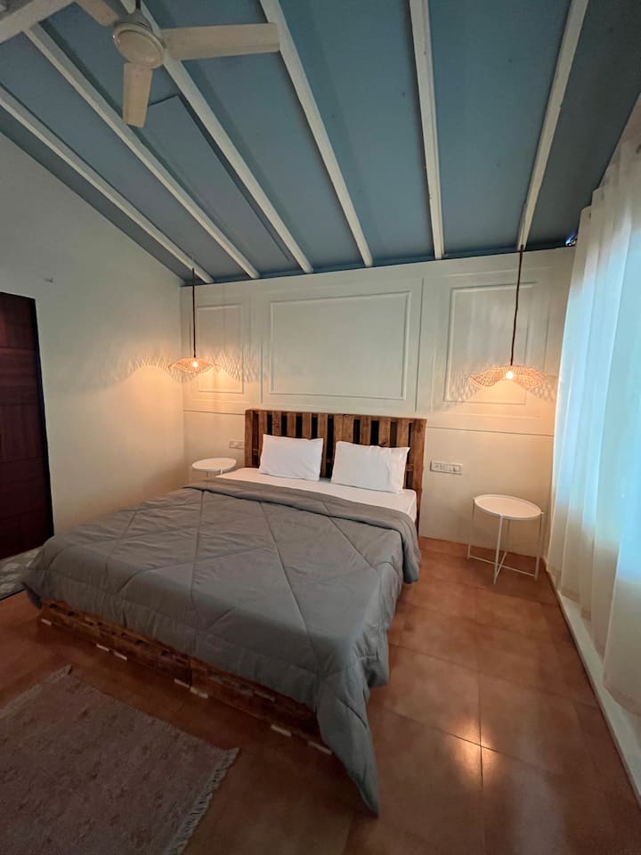 Bedroom 2 image 4