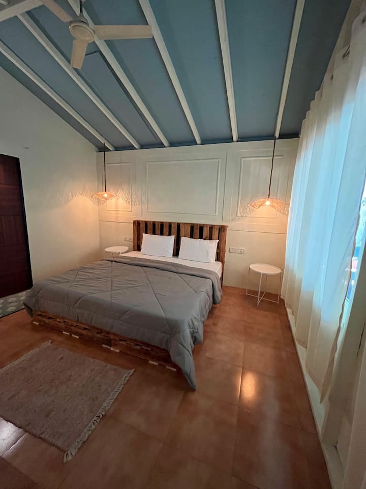 Bedroom 4 image 3