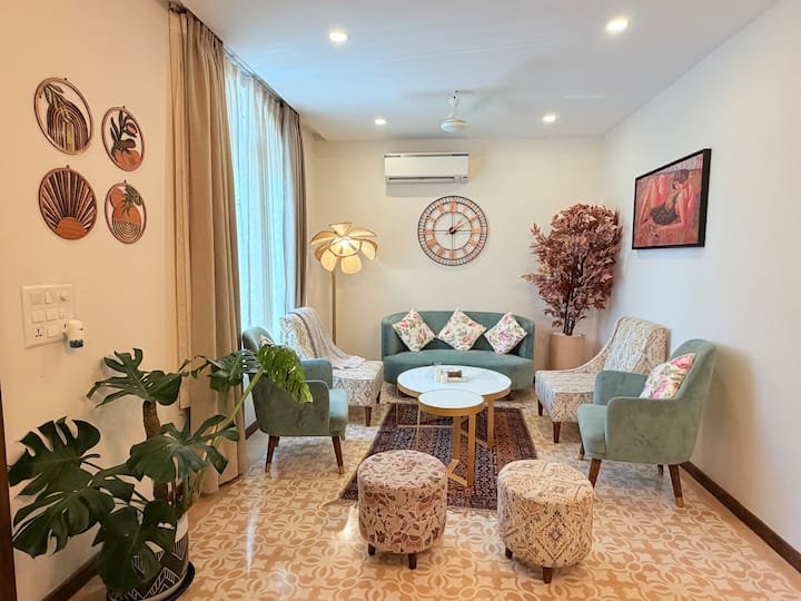 Living room image 2