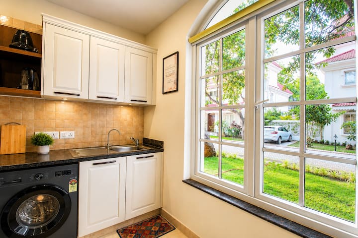 Full kitchen image 2