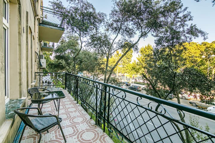 Balcony F1 Views | Steps To Old City & Nizami - Baku