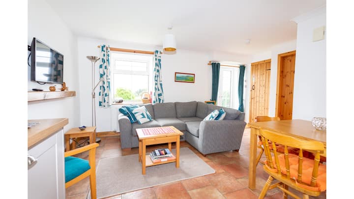 Sand Martin Cottage. - Carradale