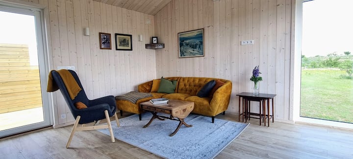 ÚTúrdúr | Quiet Lakeview Escape Near Reykjavík - Greenland