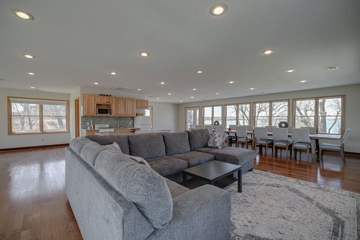 Lakeside Compound – 3 Units, Sleeps 14 With Dock! - Forest Lake, MN