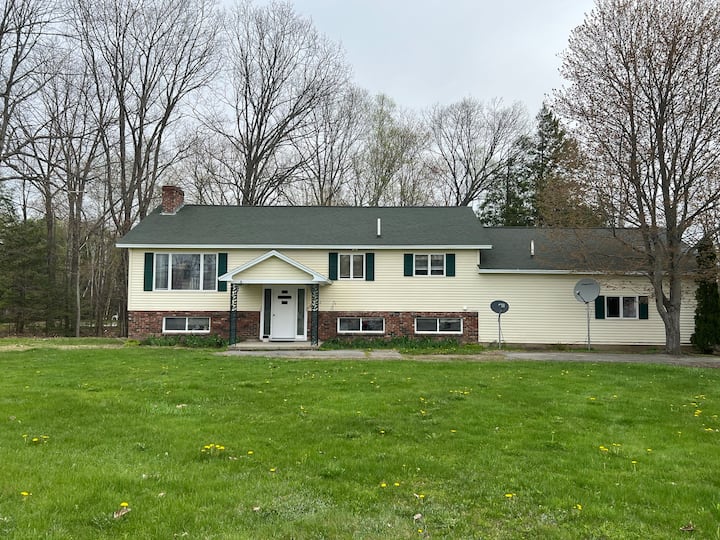 Fun Vintage 70s Vibe In An All New Renovation! - Waterville, ME