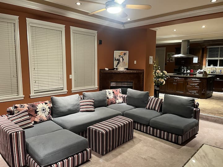 B202comfortable Double Bed With Private Bathroom - Surrey, BC