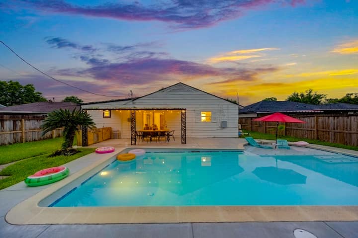 Newly Updated Cozy Home With Pool, Patio, Bbq! 5br - Houston, TX