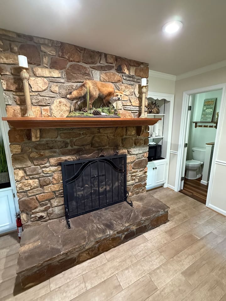 Stuyvesant Hearth Suite - Warrenton, VA