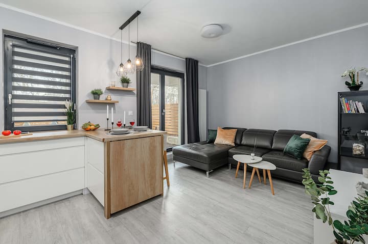 Lumina | 2br Apartment With Balcony & Parking - Warsaw