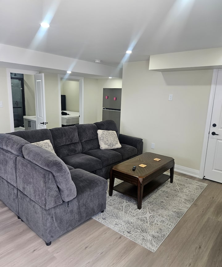 New, Clean, 2 Bedroom Walk Out Basement Apartment - Georgetown, ON, Canada