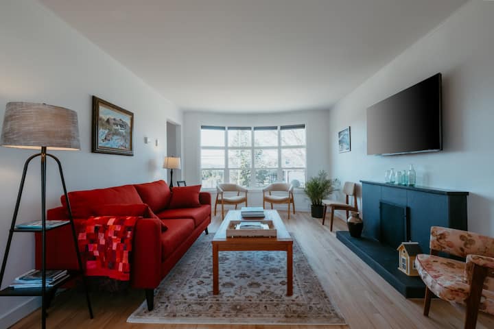 Cherry Lane Cottage | 3 Bed 1.5 Bath - Paradise