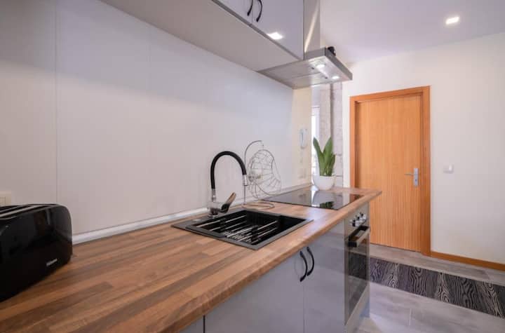 Casa Ideal Para Grupos. Jardim Amplo. - Espinho