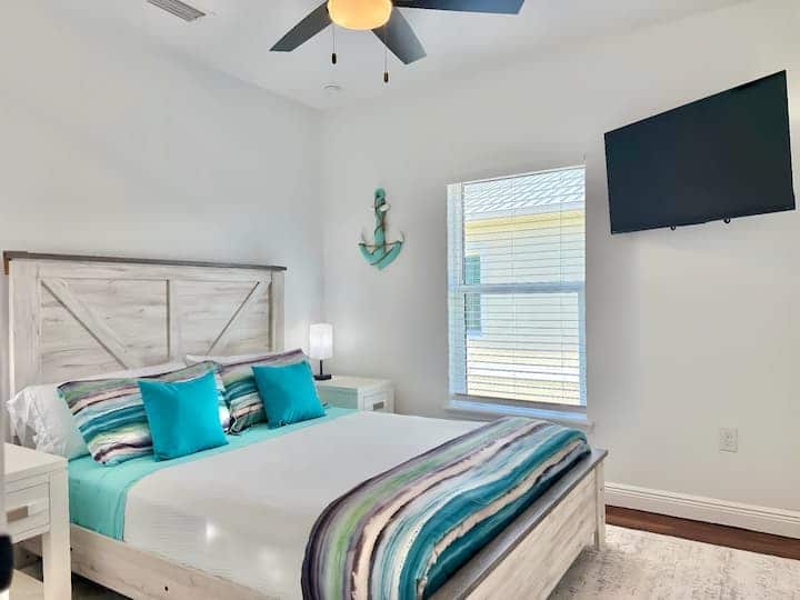 Starfish | Pet-friendly Coastal Stay, Near Fishing - Punta Gorda, FL