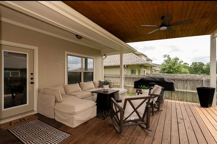 Cozy Home W/ A Pool, Hot Tub Pond & Walking Trail! - Bryan, TX