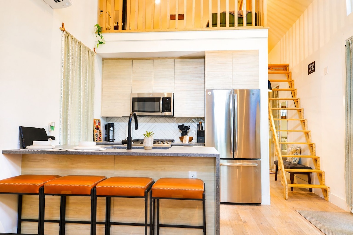 Mid-Century Tiny House | Near Rainey & Downtown