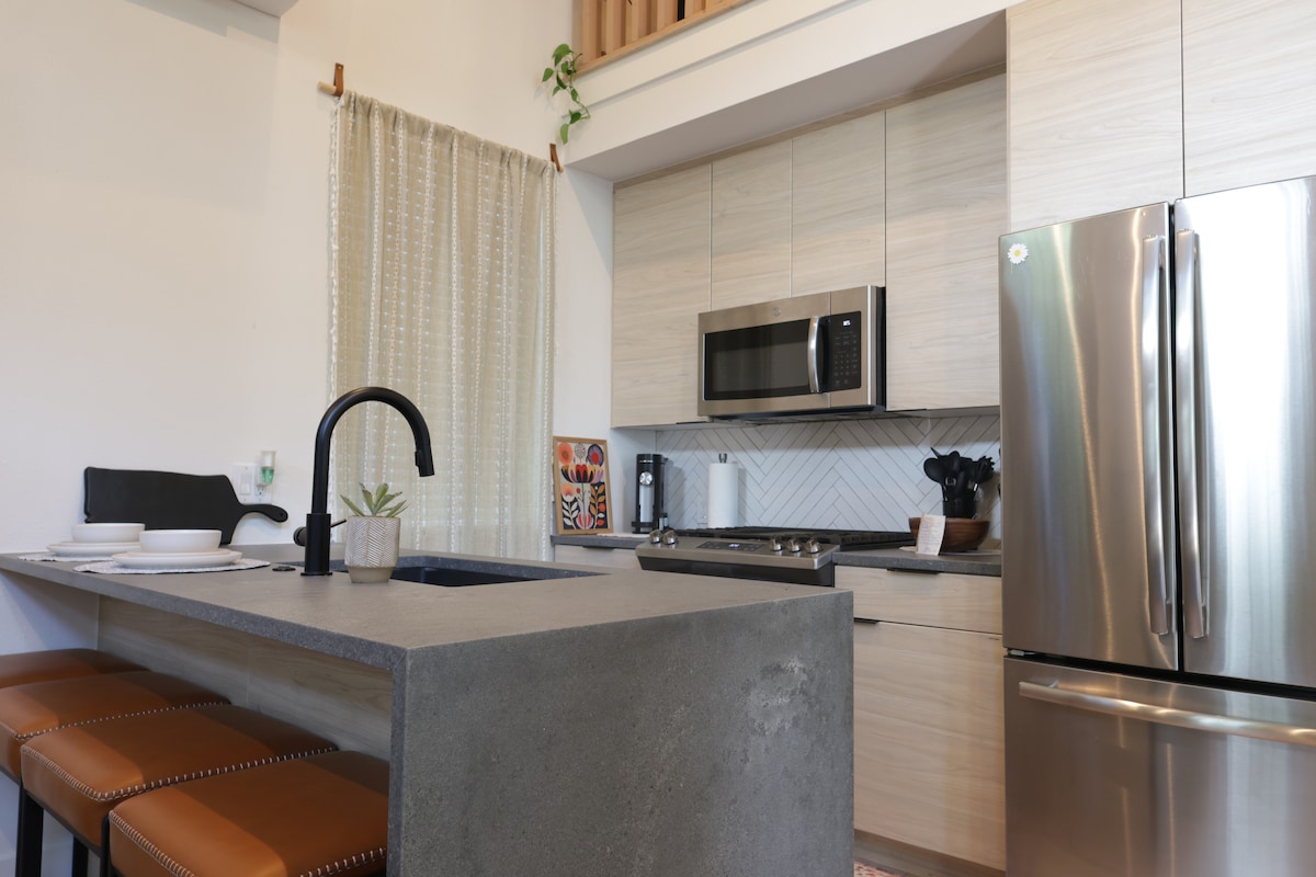 Mid-Century Tiny House | Near Rainey & Downtown