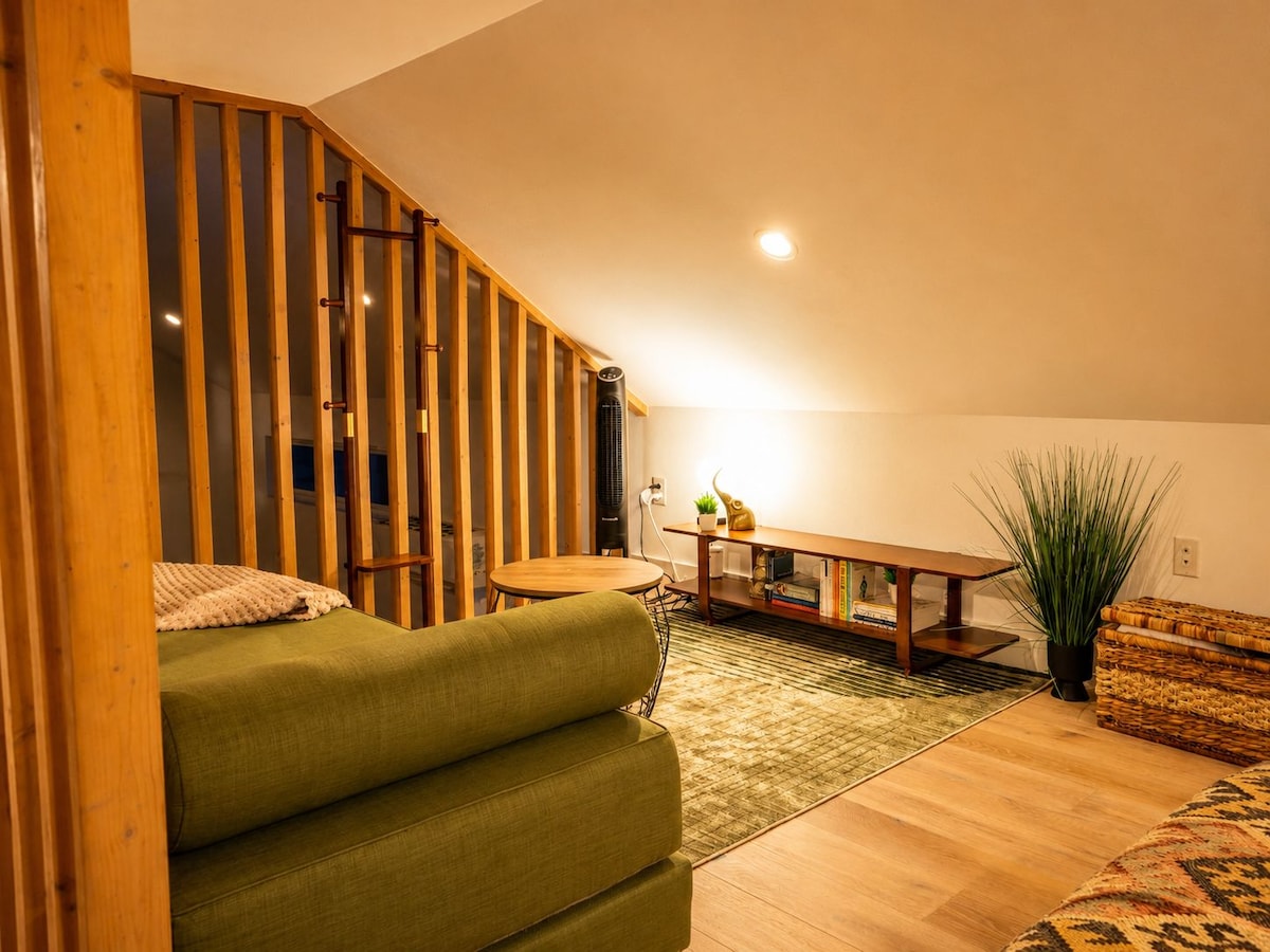 Mid-Century Tiny House | Near Rainey & Downtown