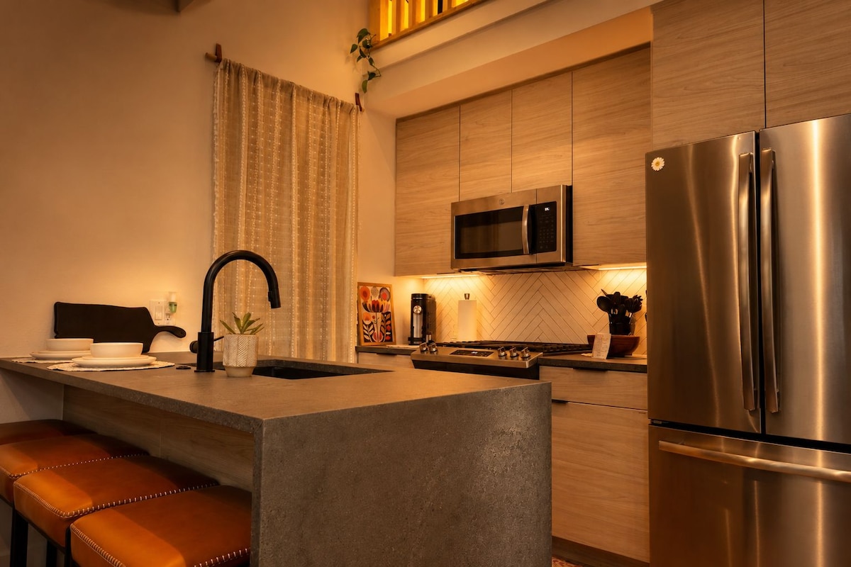 Mid-Century Tiny House | Near Rainey & Downtown