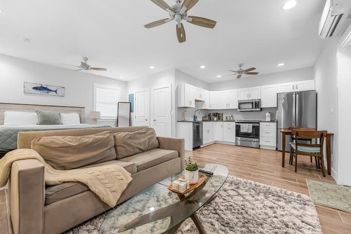 Harper's Hideaway-secluded Coastal Retreat - Cocoa, FL