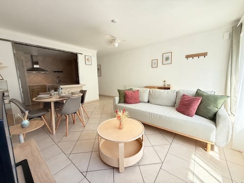 Successful Airbnb property: Air-conditioned two-room apartment in the center of the village in Argelès Sur Mer
