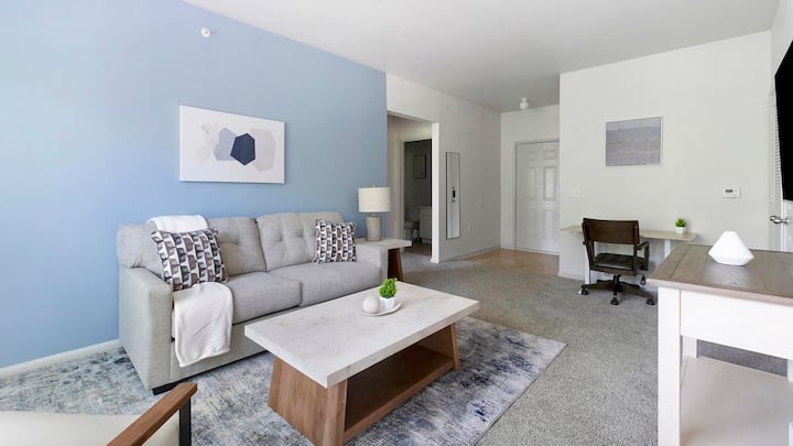 Landing | Modern 2bd, Yoga Studio, Gym - Humble, TX
