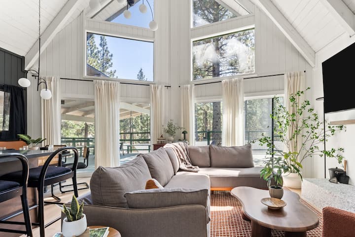 A-frame In Moonridge | A/c, Hot Tub, Huge Bbq Deck - Big Bear, CA