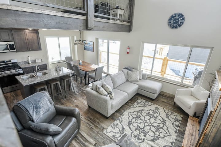 Sundown Lodge • Hot Tub • Pet Friendly - Deadwood, SD