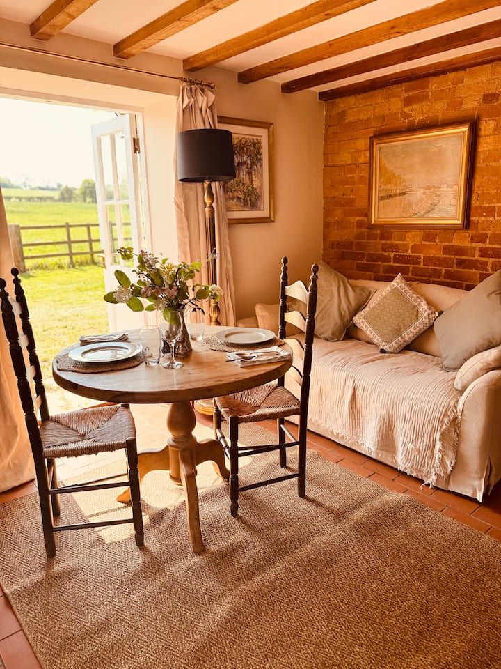 Charming Farm Stay, The Granary - Towcester