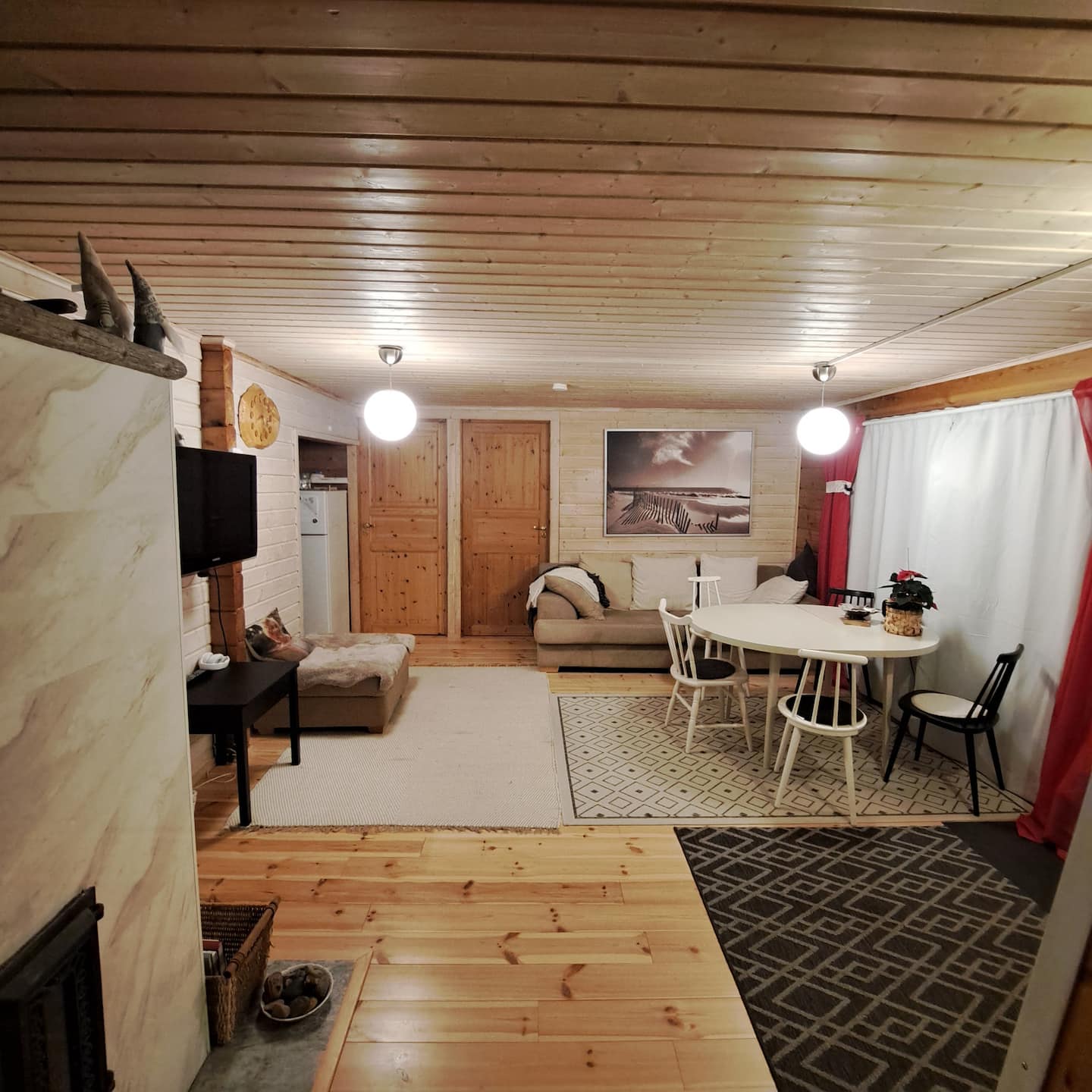 Rauhallinen Mökkimajoitus 4