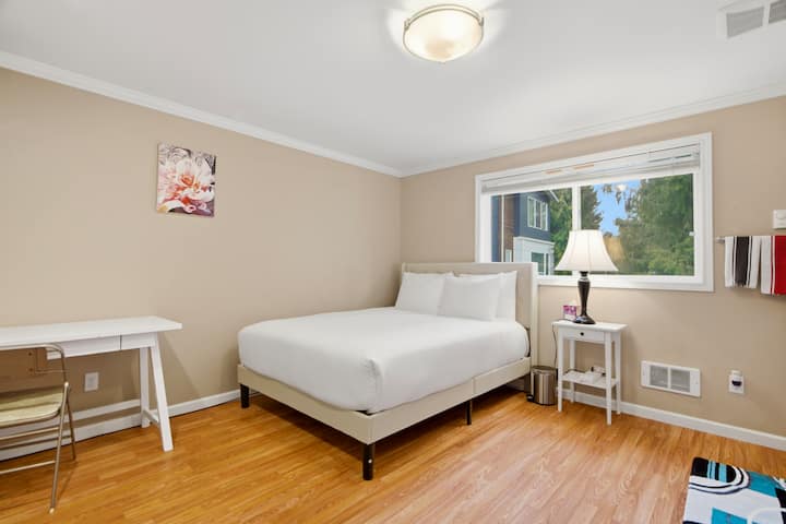 Cozy Studio Unit @Shoreline | Steps To Link! - Edmonds, WA