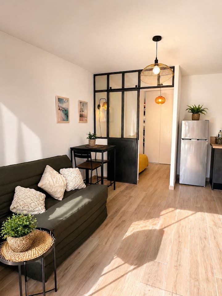 Cocon éLégant -Terrasse, Plage à Pied & Pkg Privé - Sanary-sur-Mer